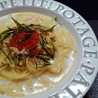 明太子白だし牛乳パスタにいくらと焼のりをぶっかける